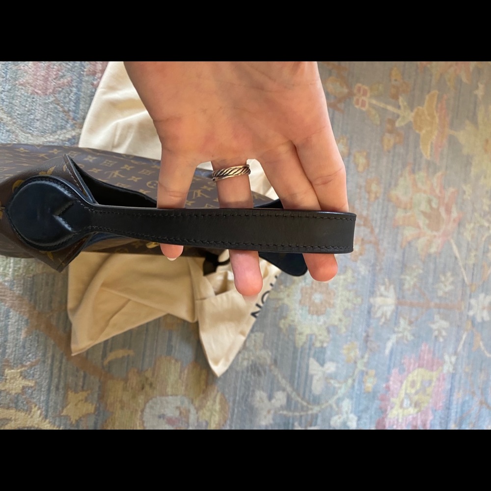 Louis Vuitton Flower Hobo Noir - Picture 8 of 15